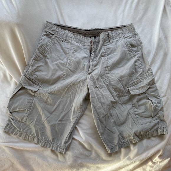 Jordan cream color Cargo Shorts 38” waist X 10” inseam - Picture 1 of 8